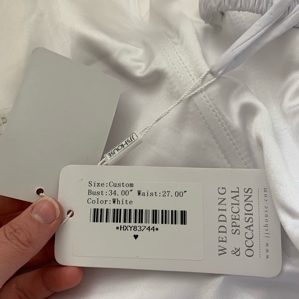 JJ’s House WEDDING DRESS - Picture 7 of 8